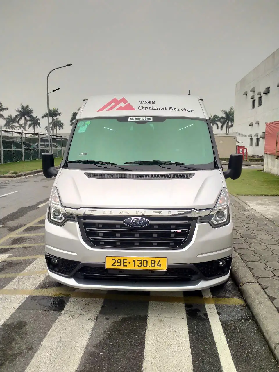 Xe 16 chỗ ford đời mới