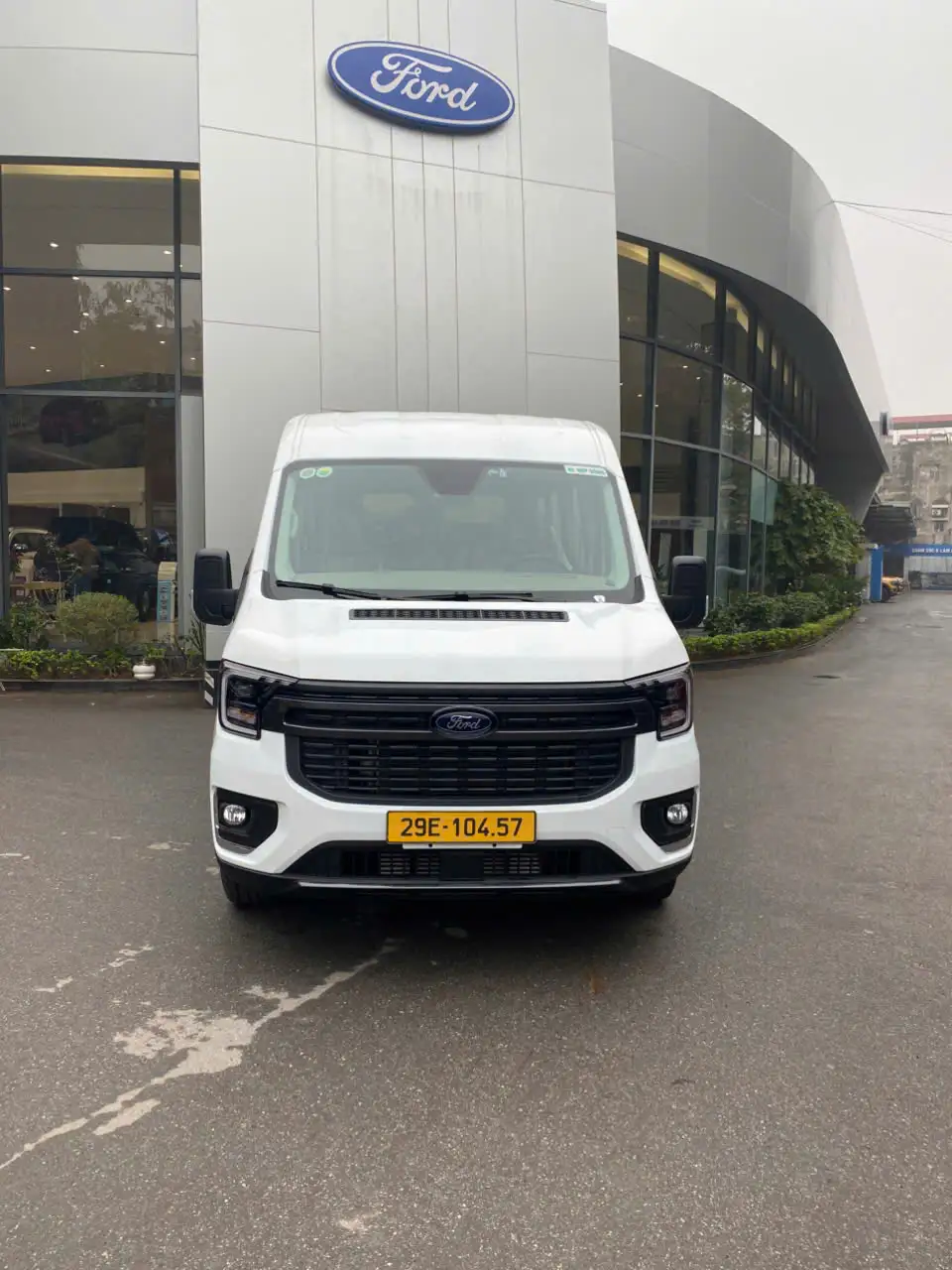 Xe 16 chỗ ford đời mới (3)