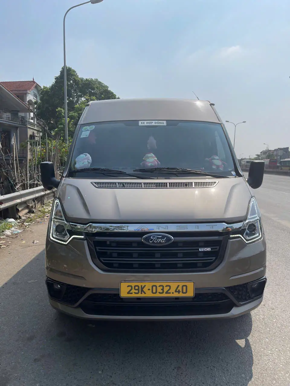 Xe 16 chỗ ford đời mới (2)